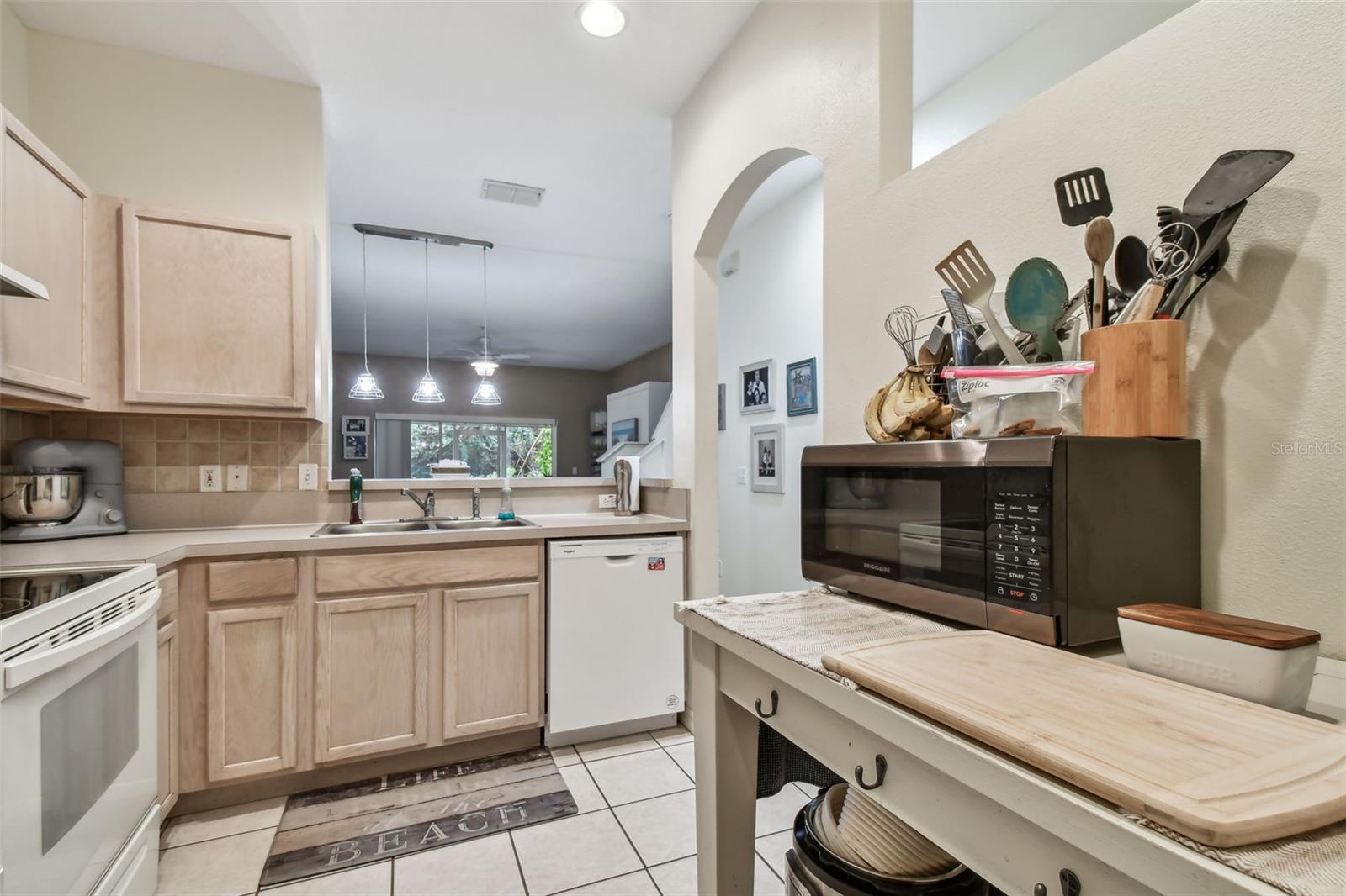 11162 KAPOK GRAND CIR, MADEIRA BEACH, FL, 33708