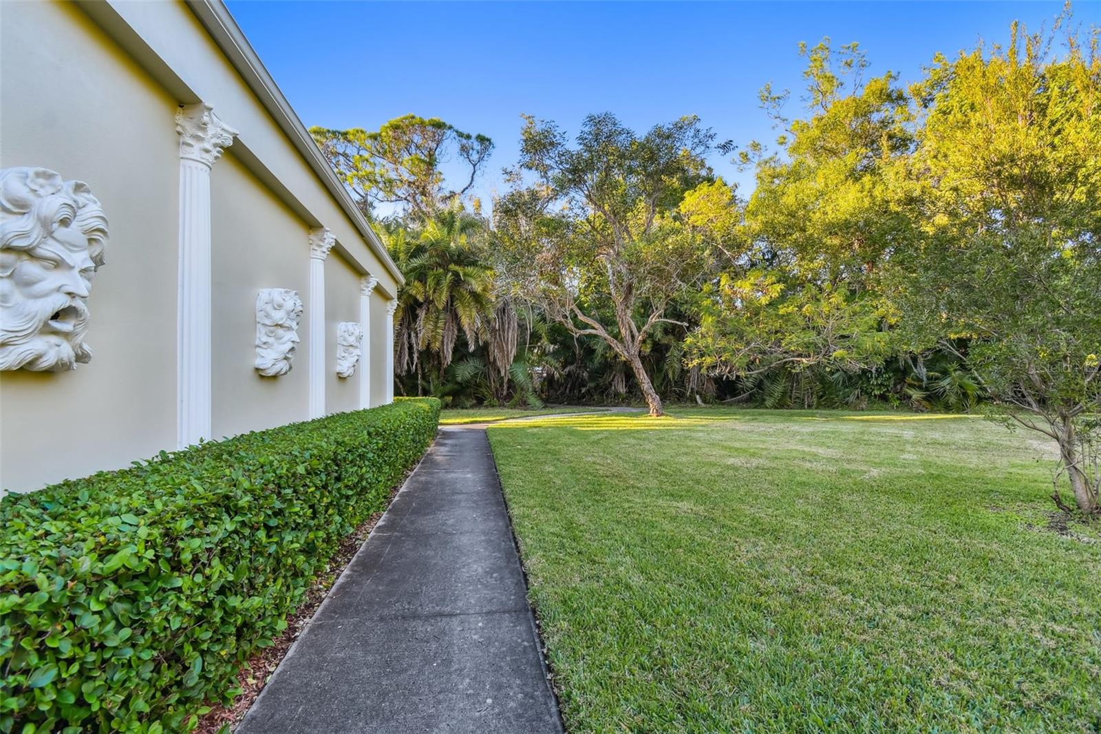 11162 KAPOK GRAND CIR, MADEIRA BEACH, FL, 33708