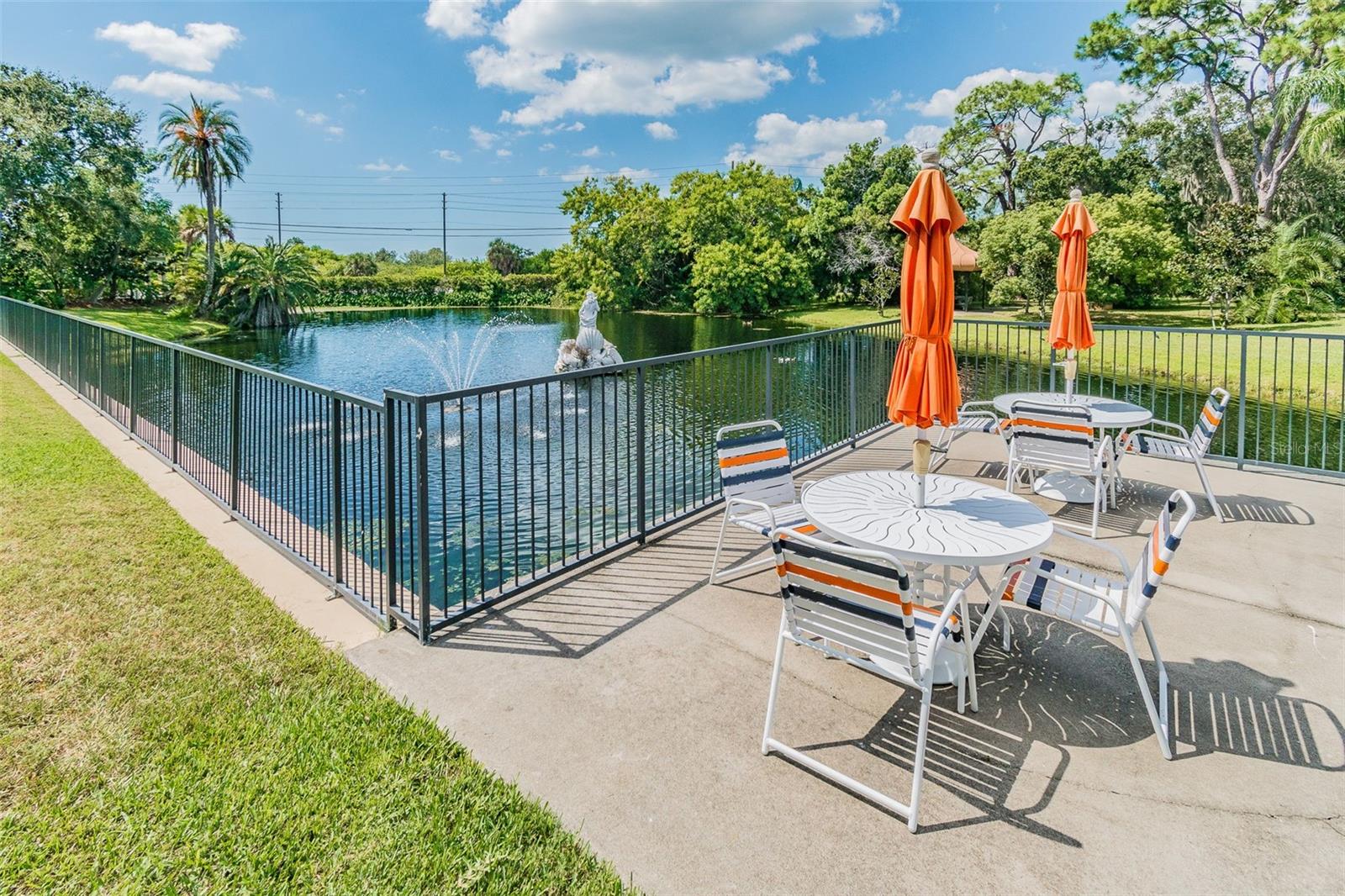 11162 KAPOK GRAND CIR, MADEIRA BEACH, FL, 33708