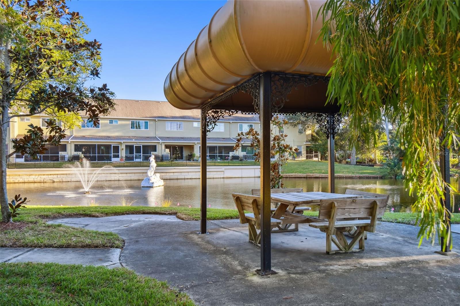 11162 KAPOK GRAND CIR, MADEIRA BEACH, FL, 33708