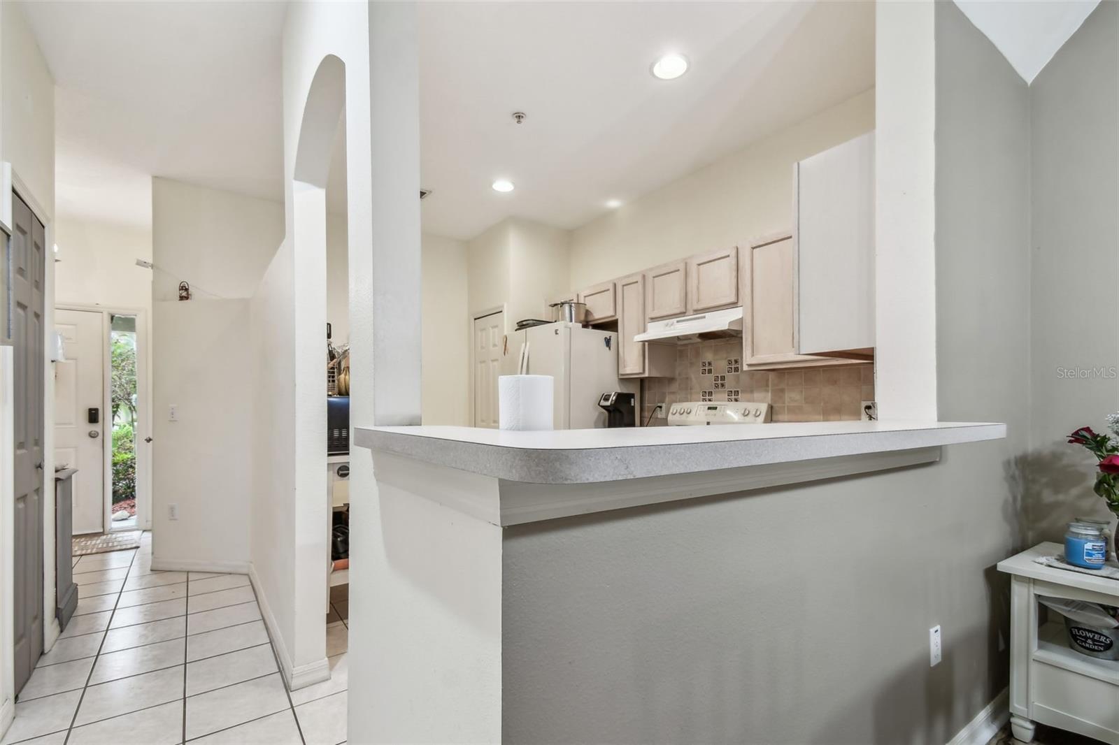 11162 KAPOK GRAND CIR, MADEIRA BEACH, FL, 33708