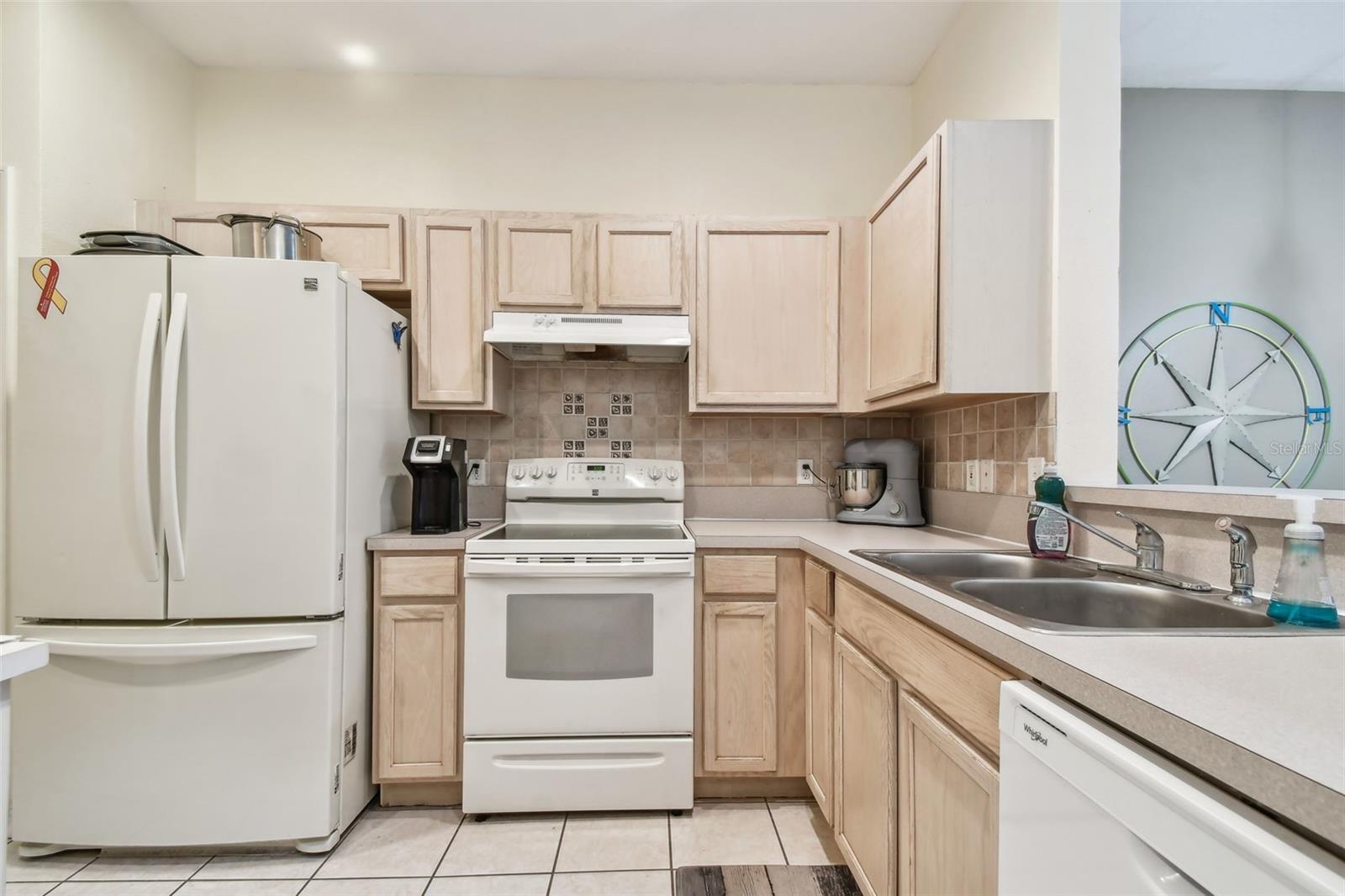 11162 KAPOK GRAND CIR, MADEIRA BEACH, FL, 33708