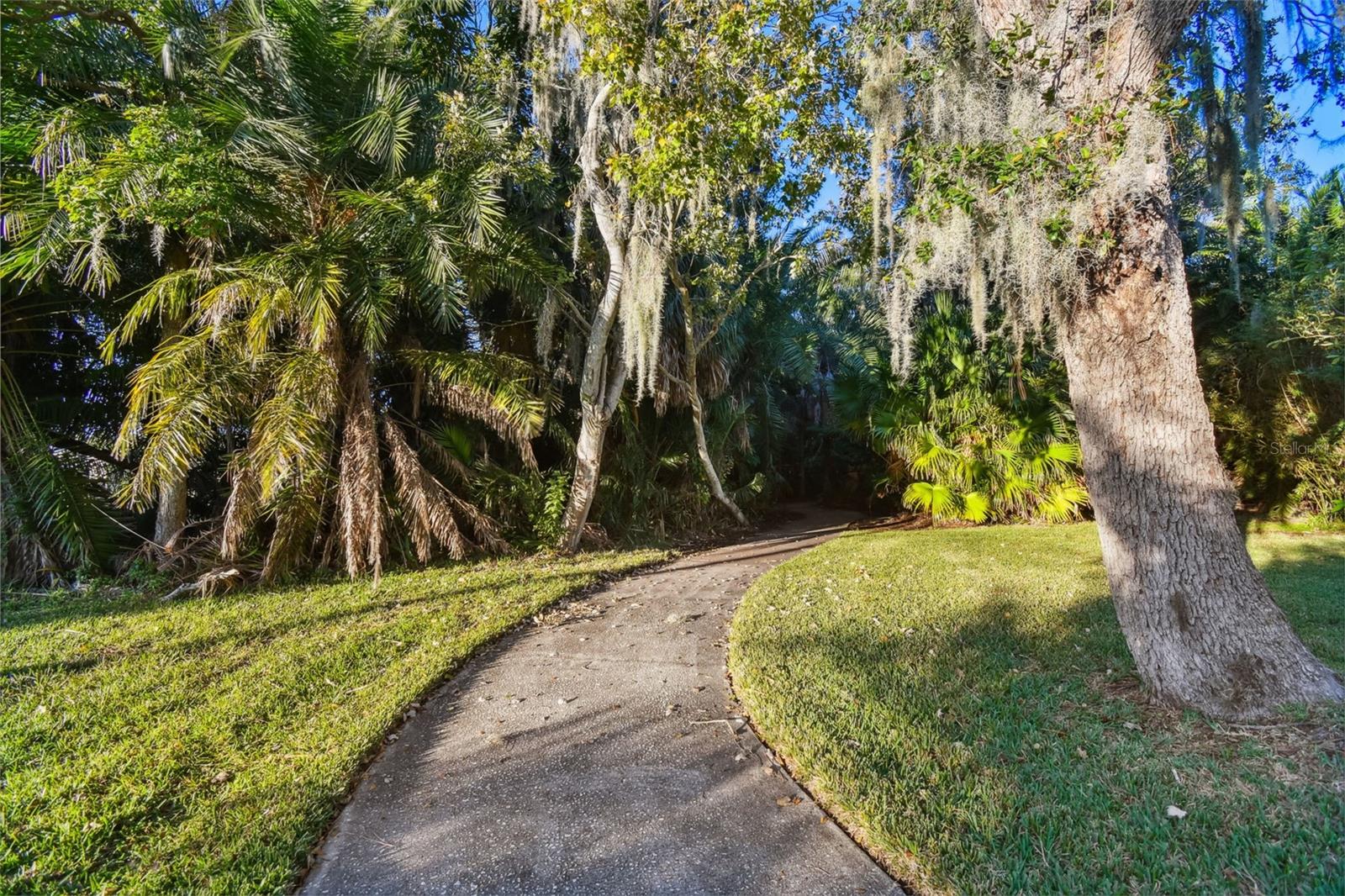 11162 KAPOK GRAND CIR, MADEIRA BEACH, FL, 33708