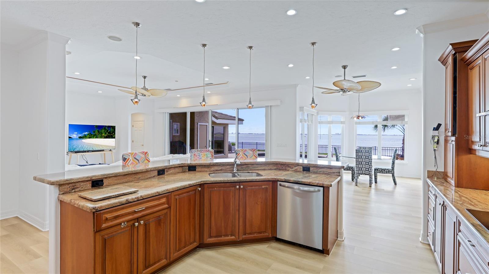 202 GAINES AVE, SARASOTA, FL, 34243