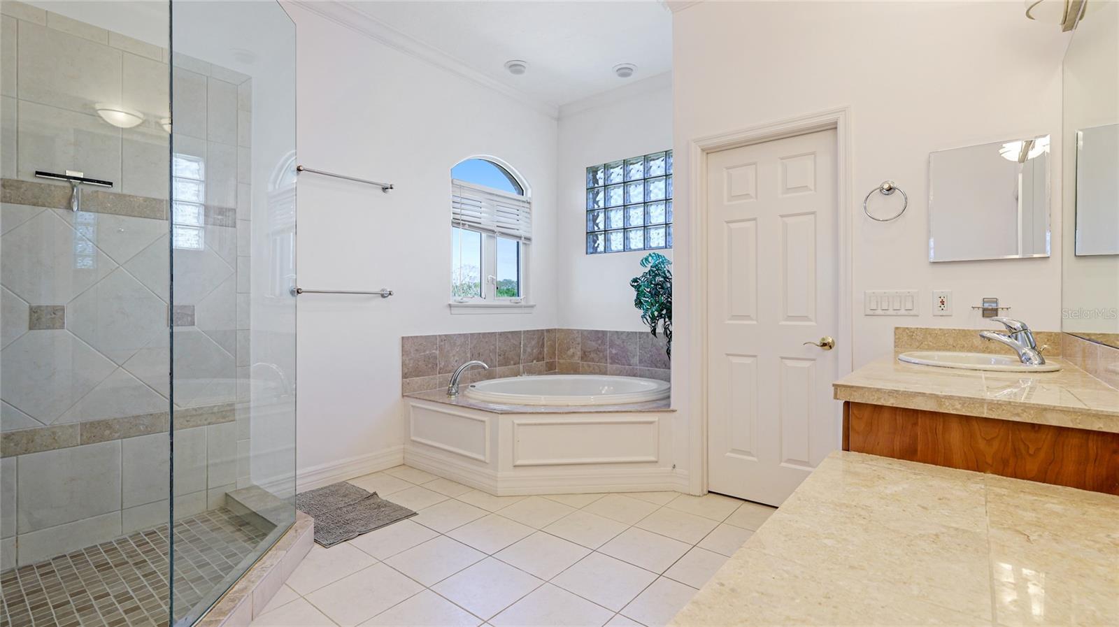 202 GAINES AVE, SARASOTA, FL, 34243