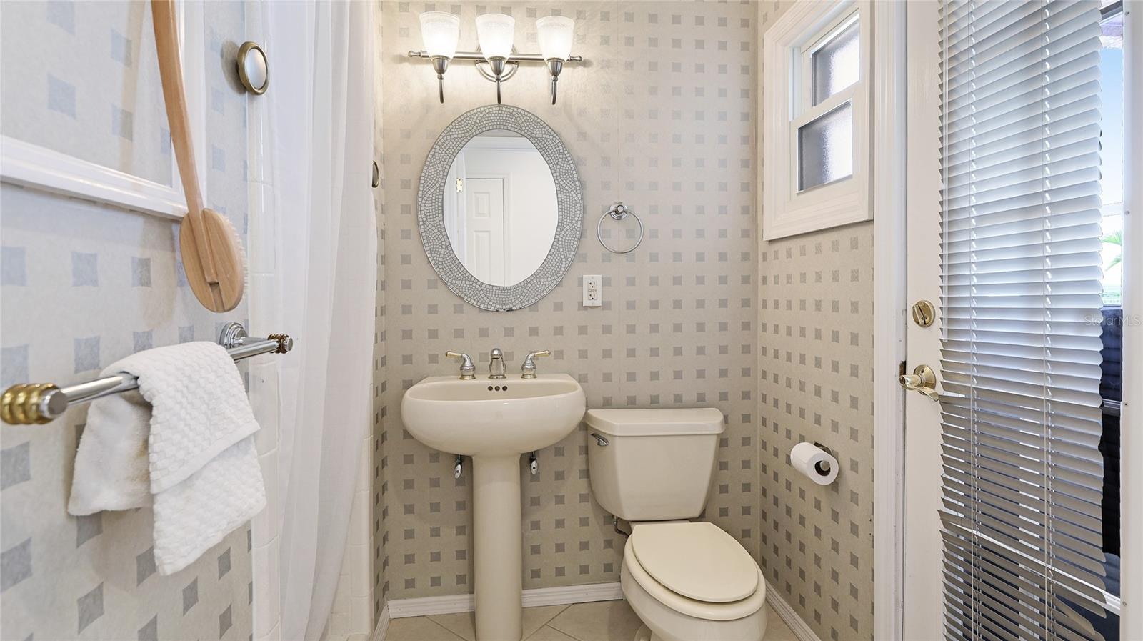 202 GAINES AVE, SARASOTA, FL, 34243