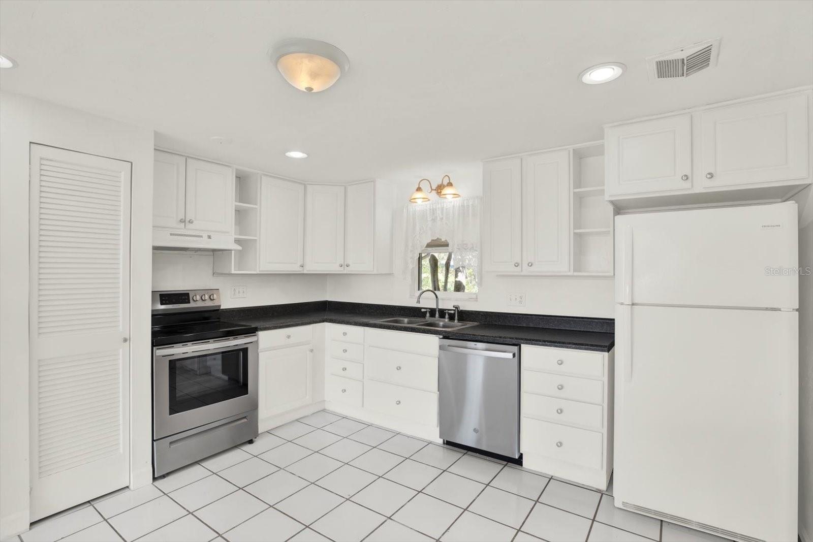 1106 40TH AVE W, BRADENTON, FL, 34205