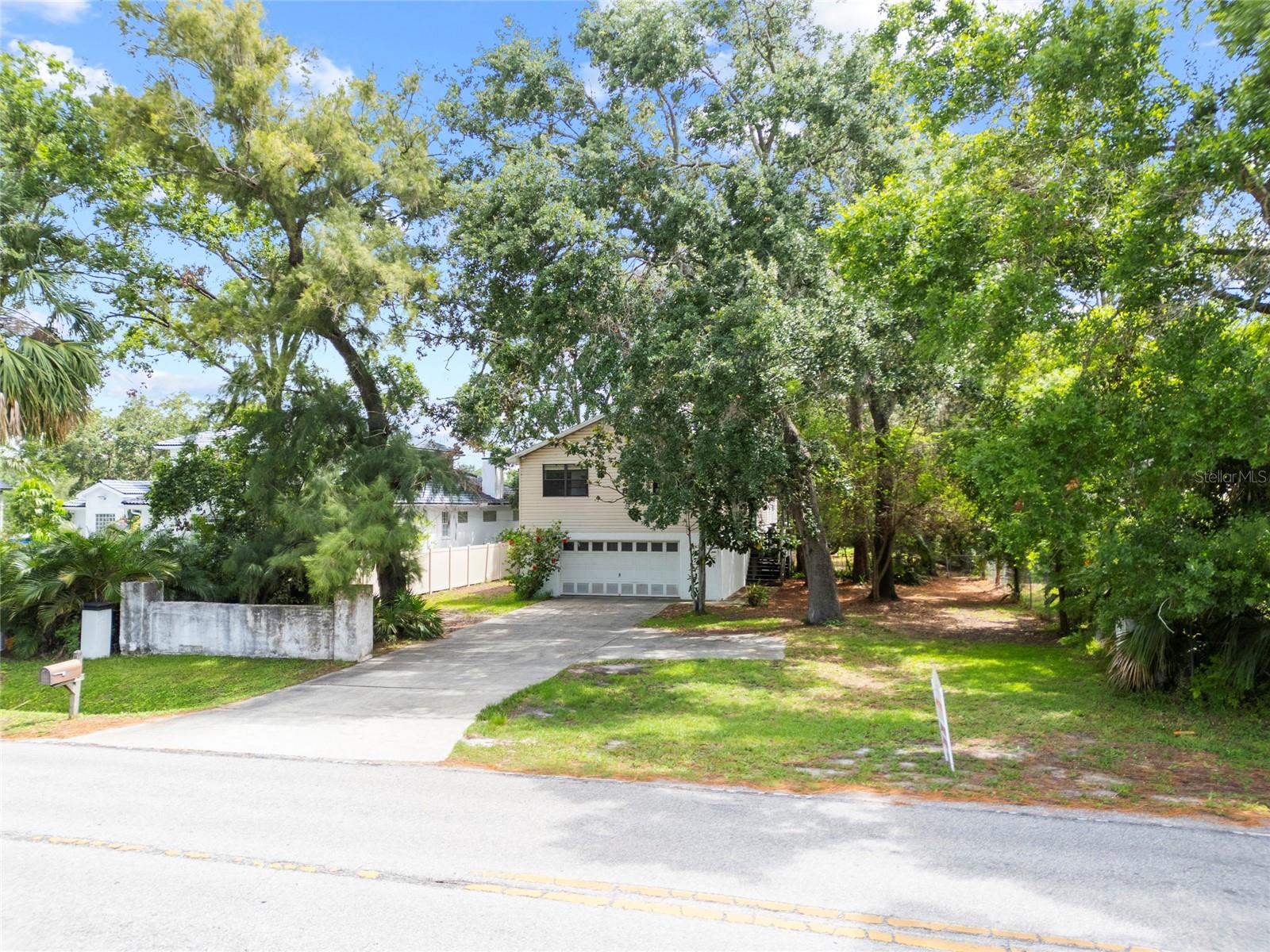 9811 MEMORIAL HWY, TAMPA, FL, 33615