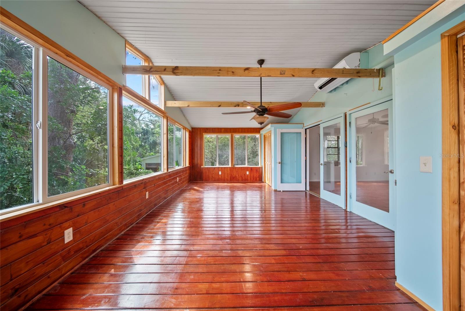 9811 MEMORIAL HWY, TAMPA, FL, 33615