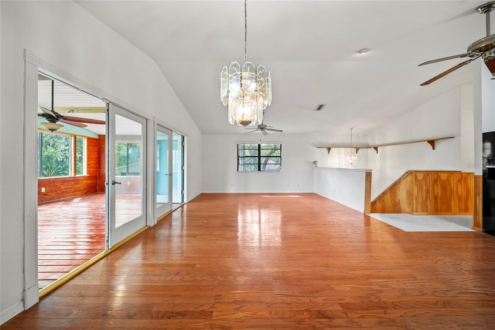9811 MEMORIAL HWY, TAMPA, FL, 33615