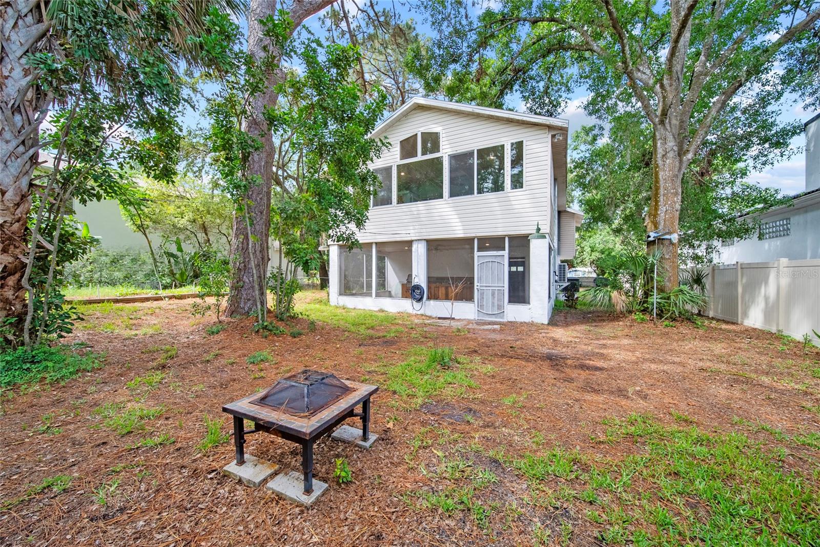 9811 MEMORIAL HWY, TAMPA, FL, 33615