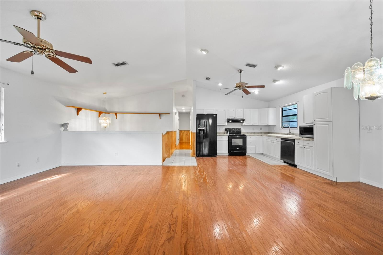 9811 MEMORIAL HWY, TAMPA, FL, 33615