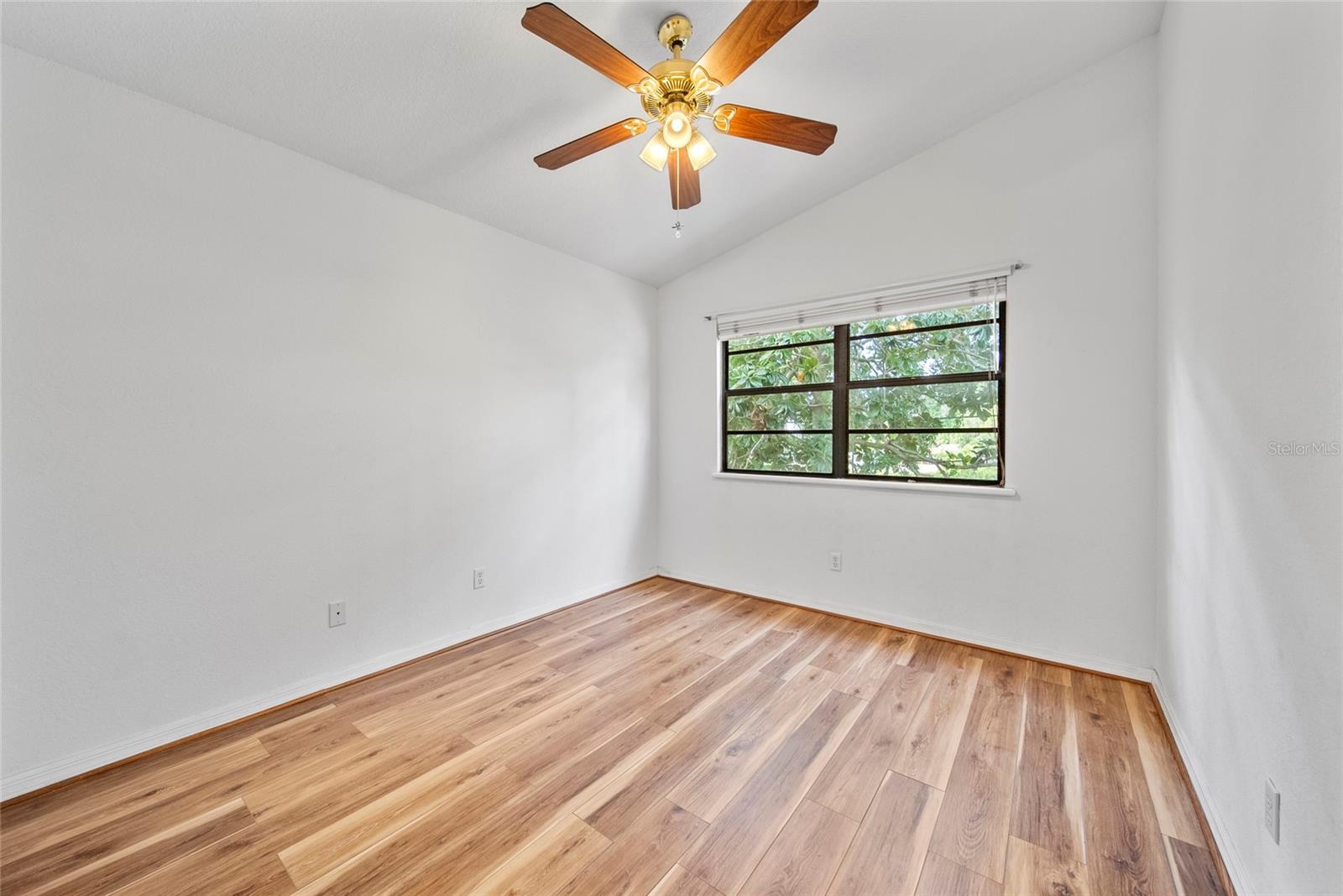 9811 MEMORIAL HWY, TAMPA, FL, 33615