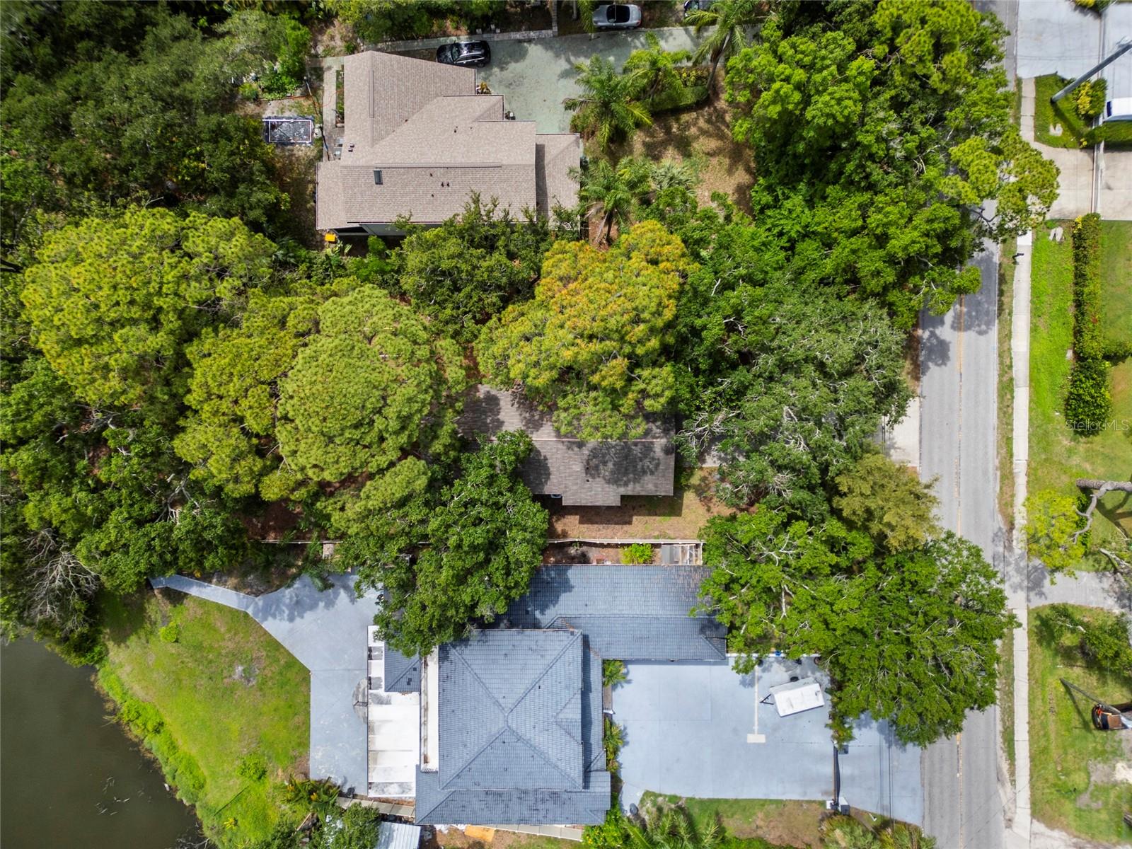 9811 MEMORIAL HWY, TAMPA, FL, 33615