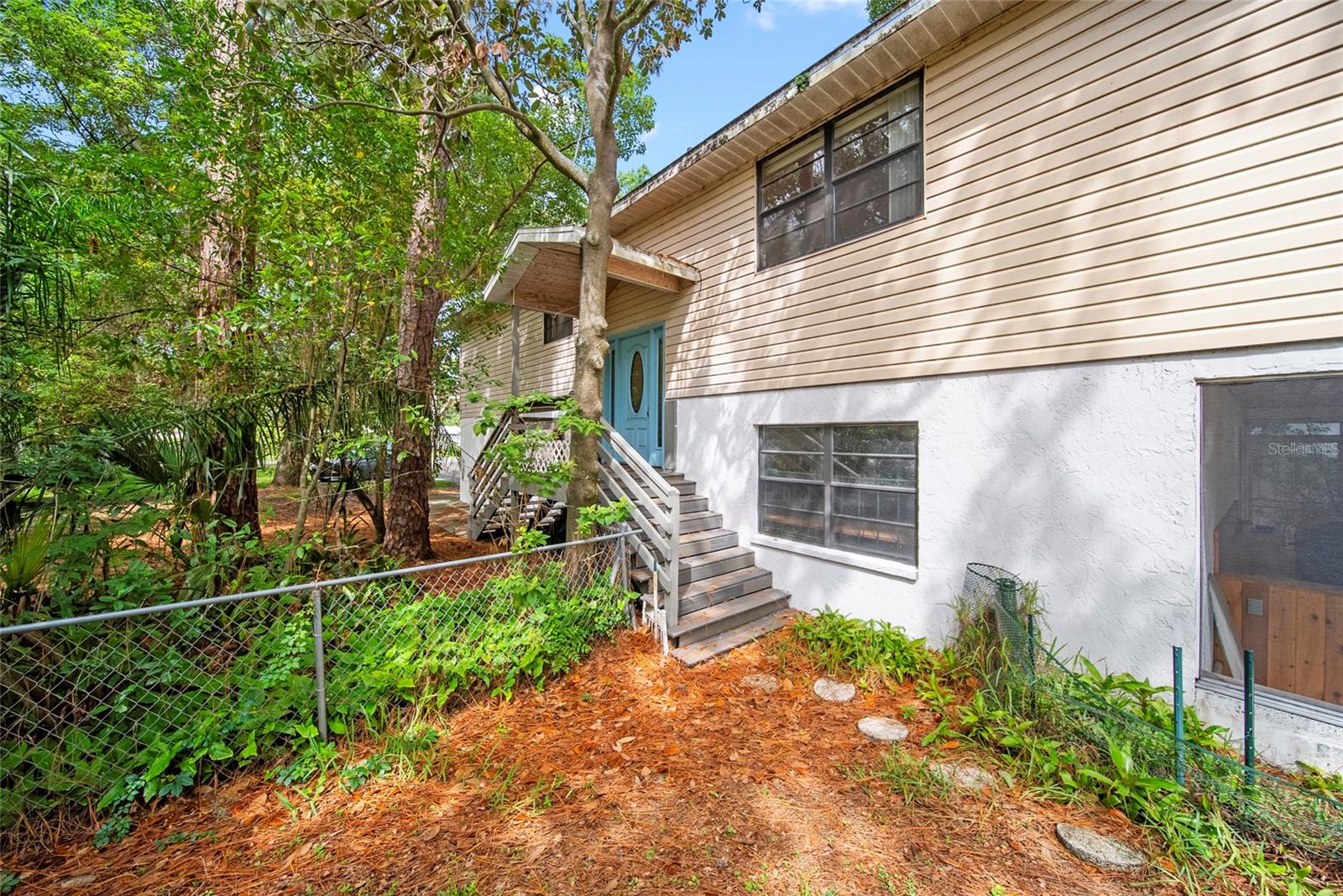 9811 MEMORIAL HWY, TAMPA, FL, 33615