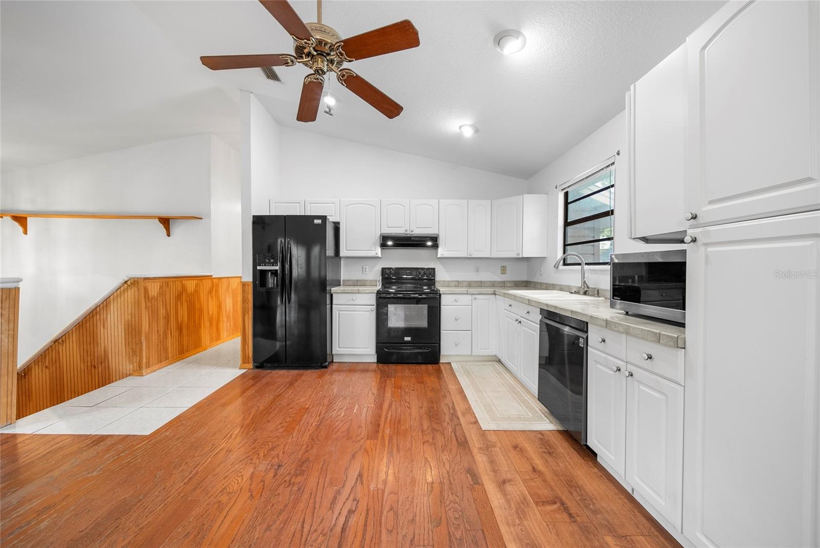 9811 MEMORIAL HWY, TAMPA, FL, 33615