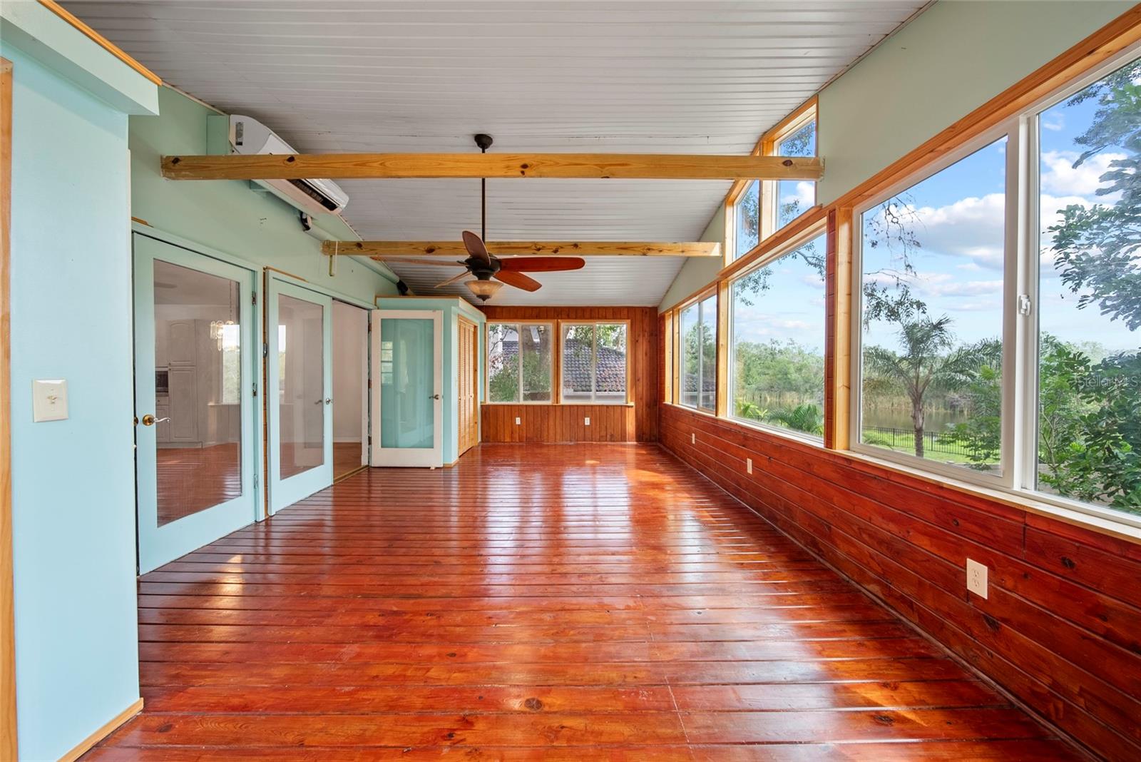 9811 MEMORIAL HWY, TAMPA, FL, 33615