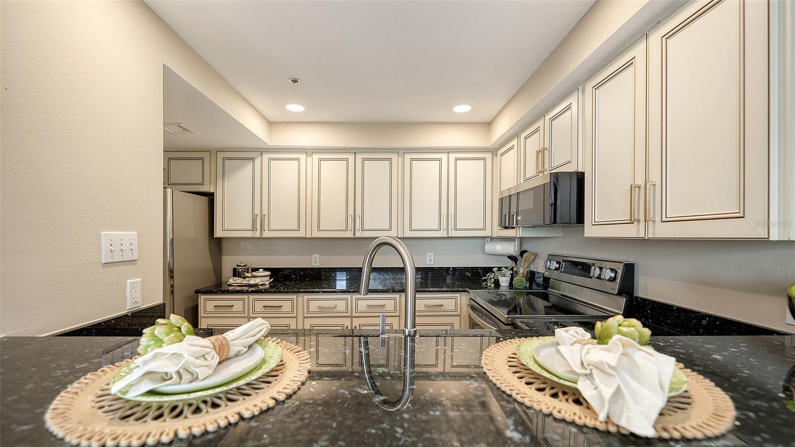 11 SUNSET DR #303, SARASOTA, FL, 34236