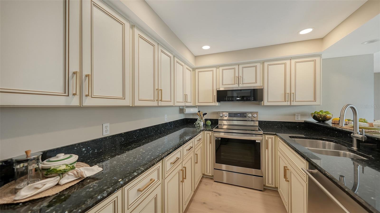 11 SUNSET DR #303, SARASOTA, FL, 34236