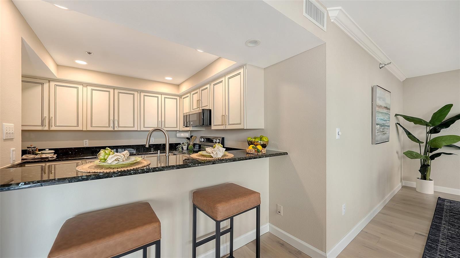 11 SUNSET DR #303, SARASOTA, FL, 34236
