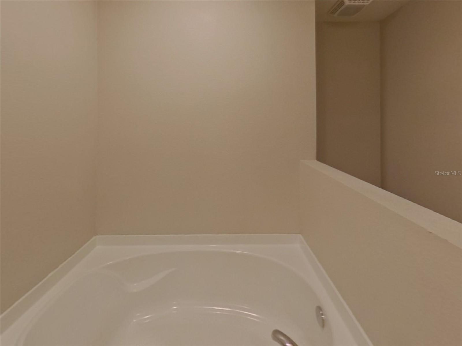 2046 AMBER SWEET CIR, DUNDEE, FL, 33838