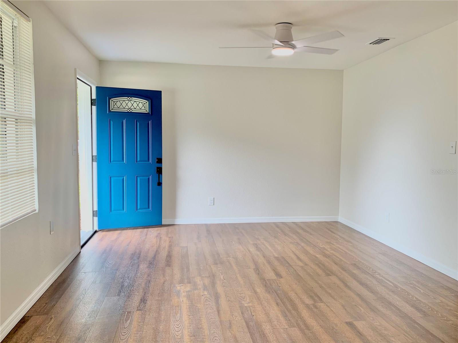 907 LAKEWOOD AVE, TAMPA, FL, 33613