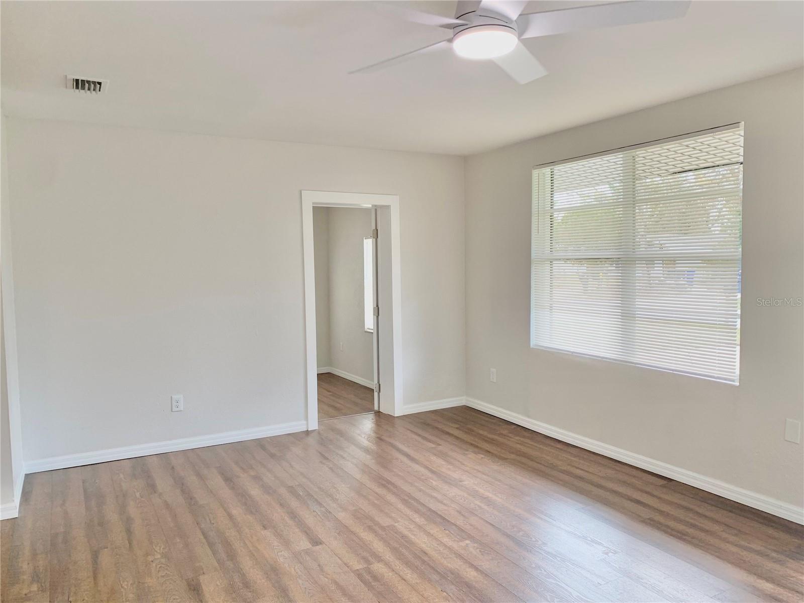 907 LAKEWOOD AVE, TAMPA, FL, 33613