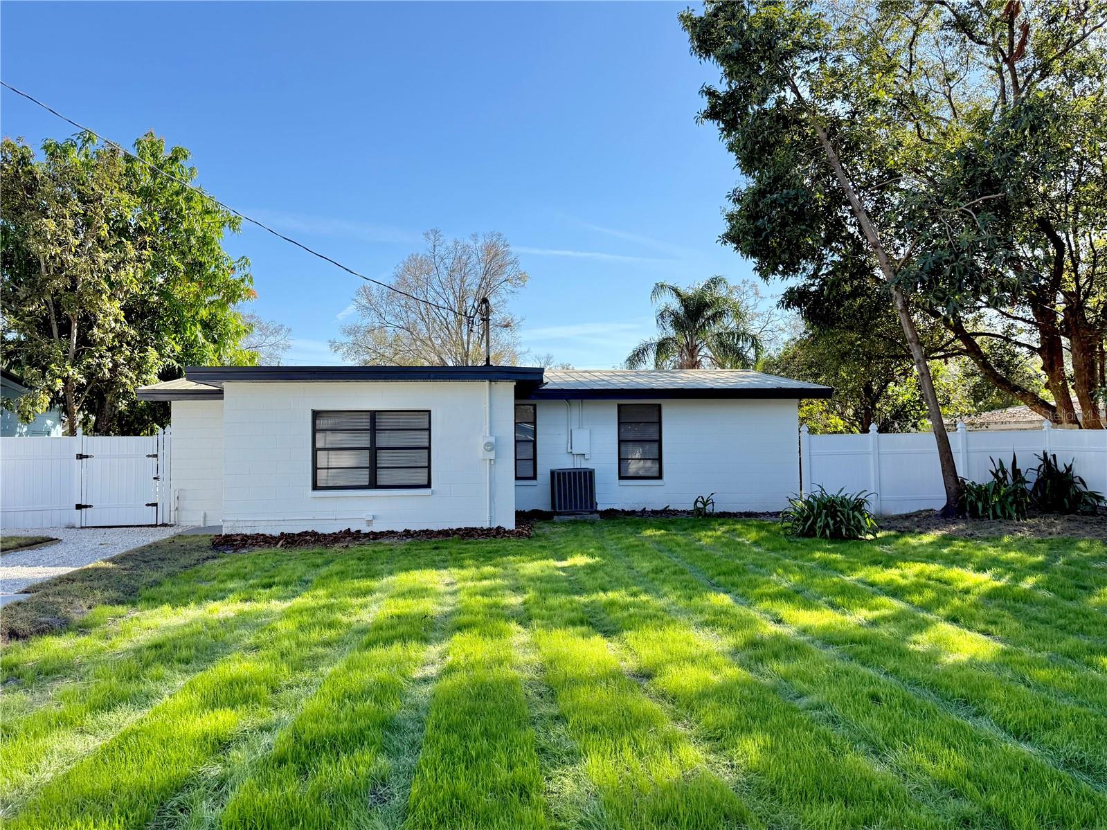 907 LAKEWOOD AVE, TAMPA, FL, 33613