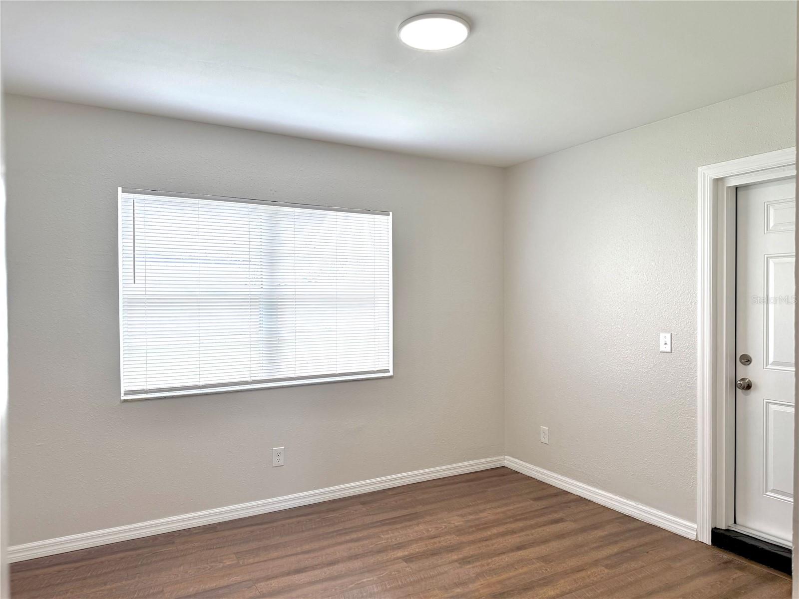 907 LAKEWOOD AVE, TAMPA, FL, 33613