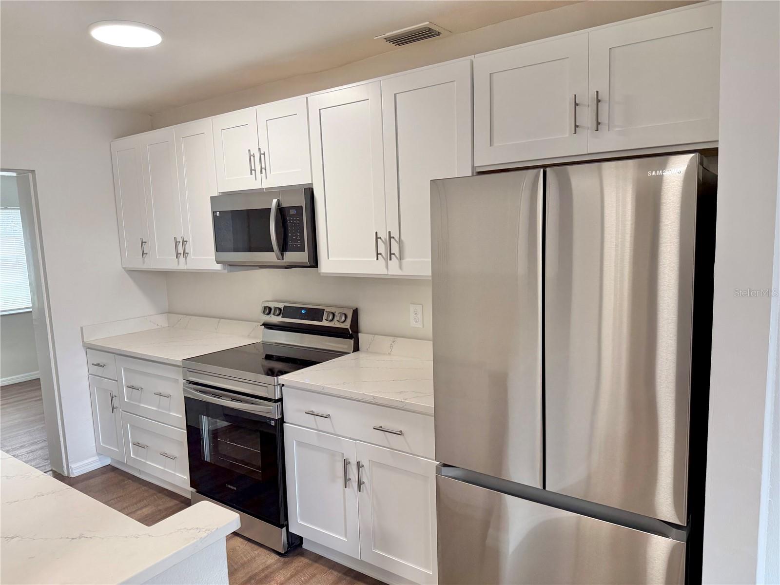 907 LAKEWOOD AVE, TAMPA, FL, 33613