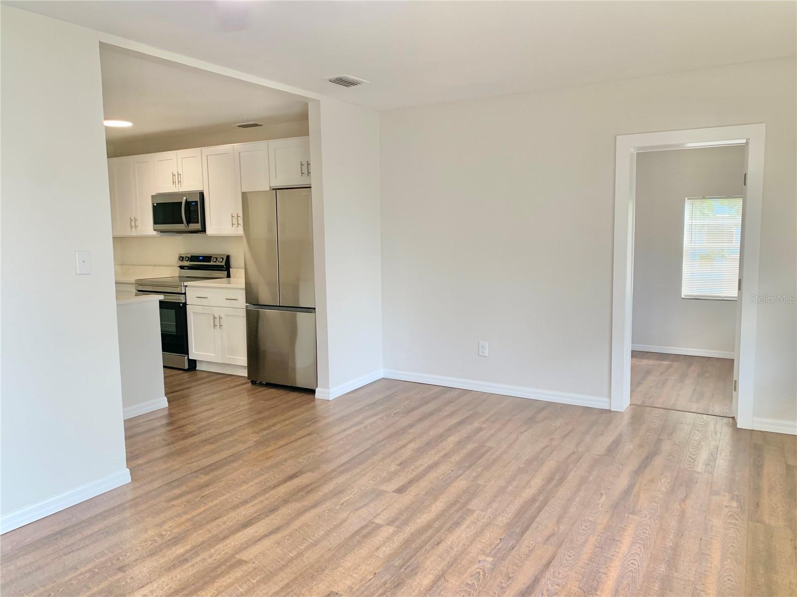 907 LAKEWOOD AVE, TAMPA, FL, 33613