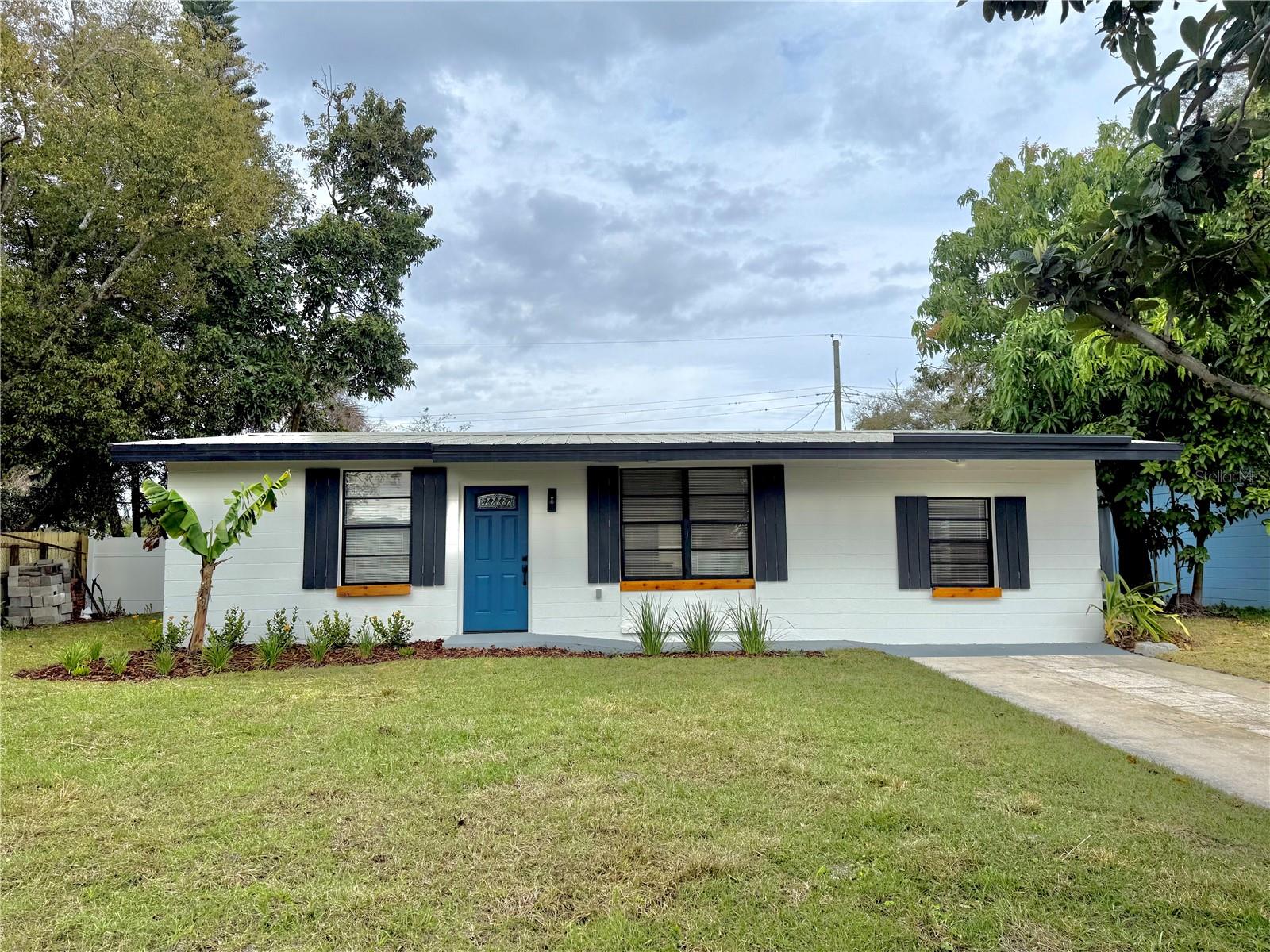 907 LAKEWOOD AVE, TAMPA, FL, 33613