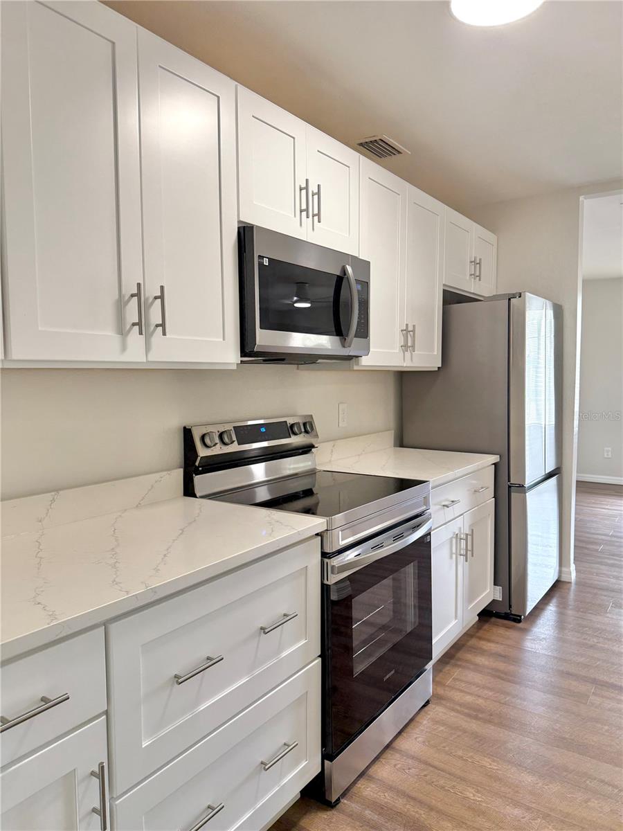 907 LAKEWOOD AVE, TAMPA, FL, 33613