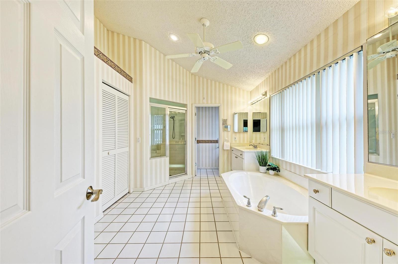 4916 LINSEY CT, SARASOTA, FL, 34243