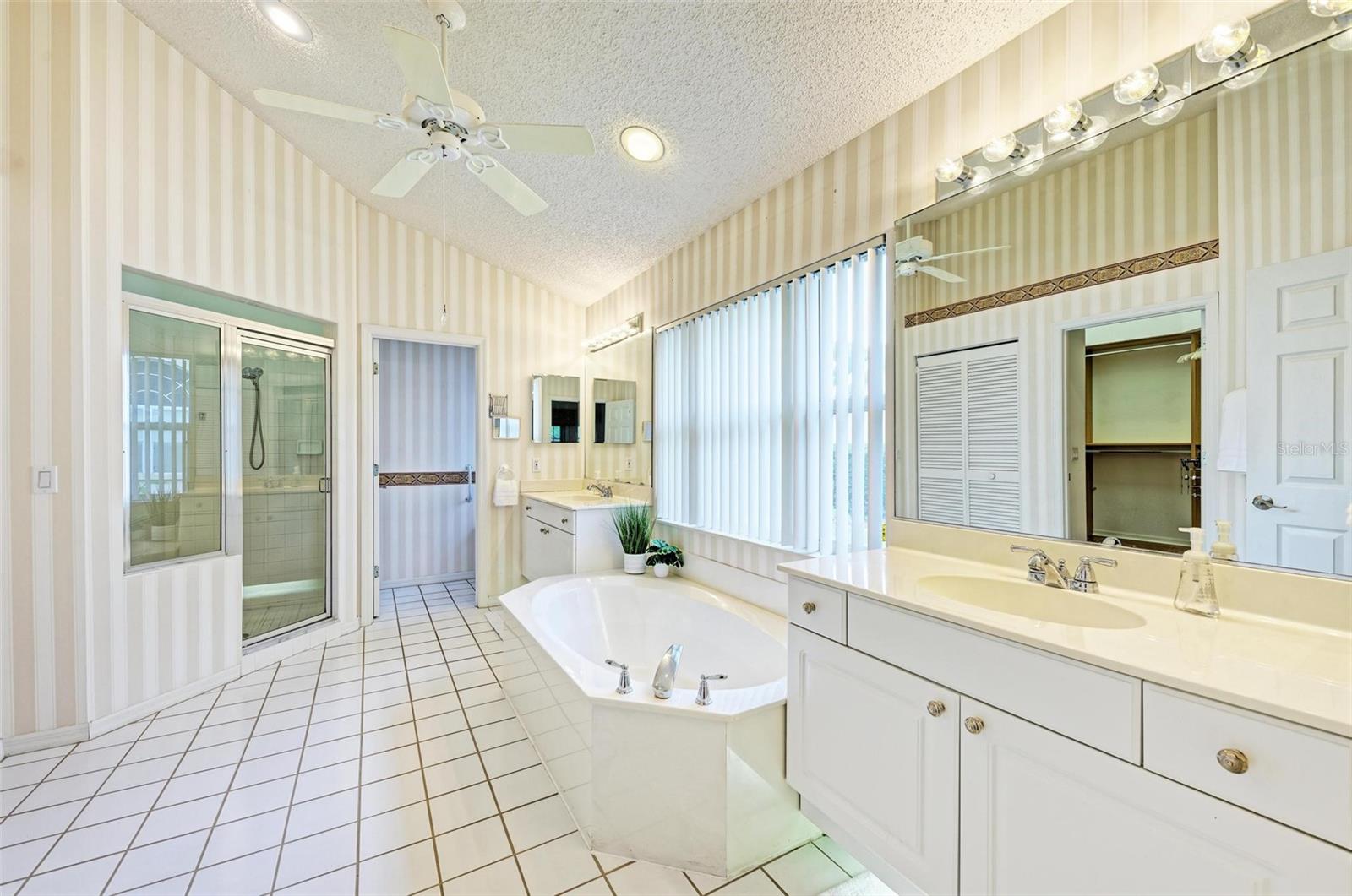 4916 LINSEY CT, SARASOTA, FL, 34243