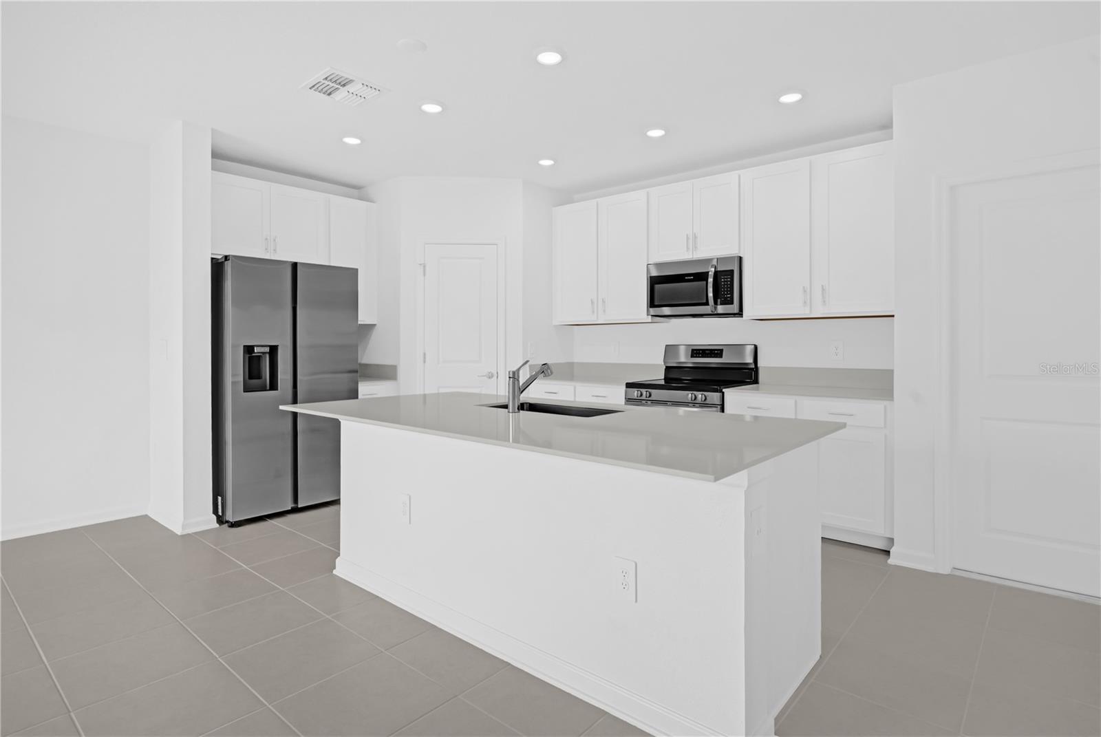 2743 ARMSTRONG AVE, CLERMONT, FL, 34714