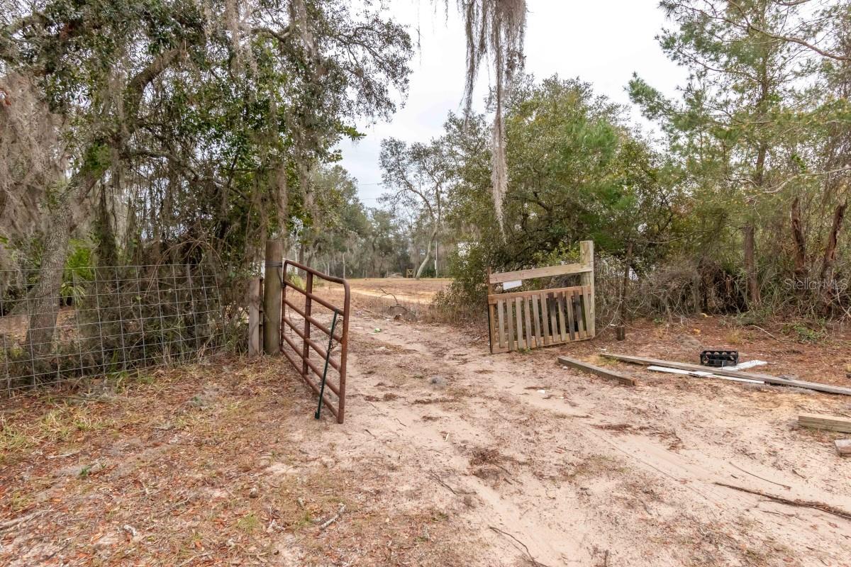 20800 SE 142ND LN, UMATILLA, FL, 32784