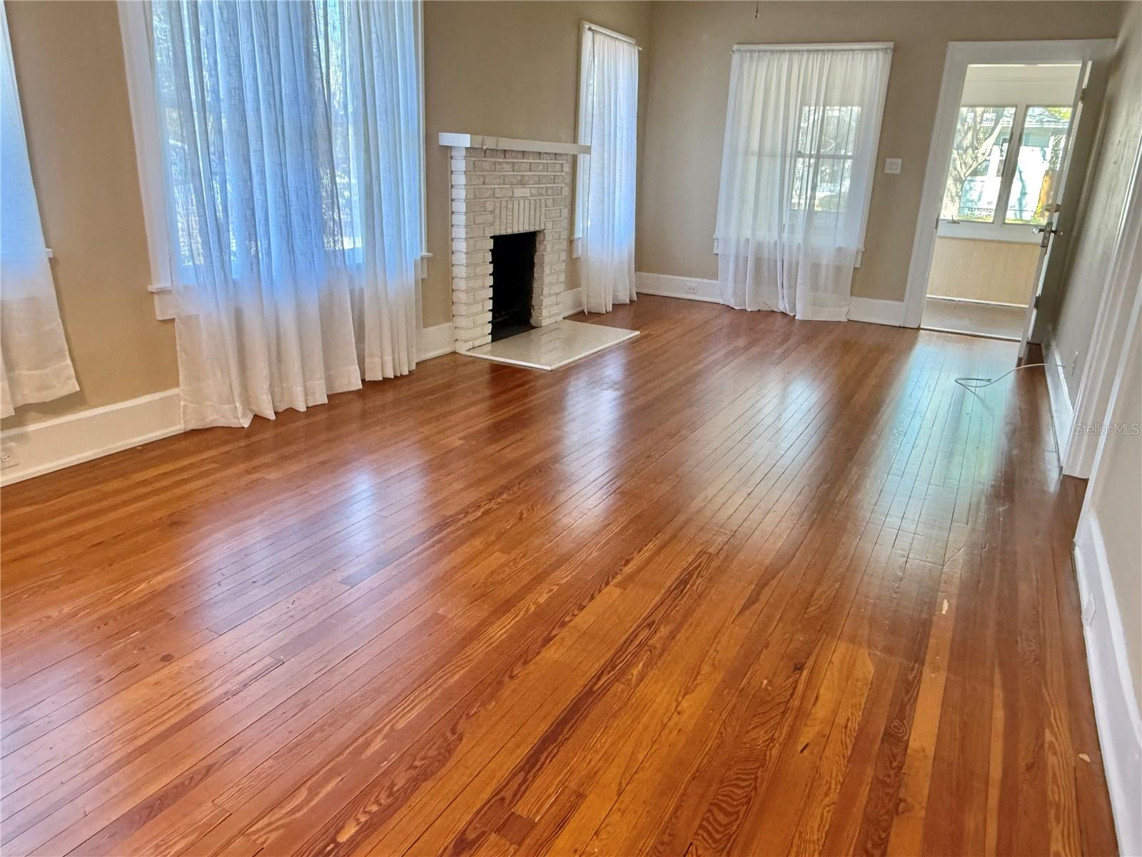 526 11TH AVE NE, ST PETERSBURG, FL, 33701