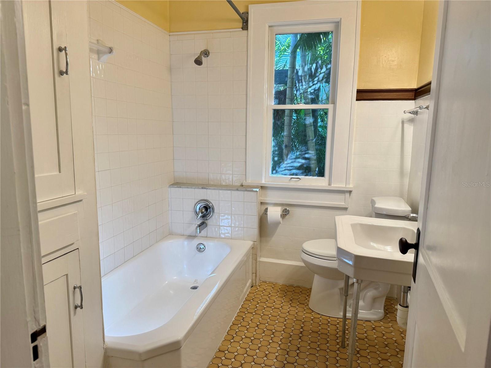 526 11TH AVE NE, ST PETERSBURG, FL, 33701