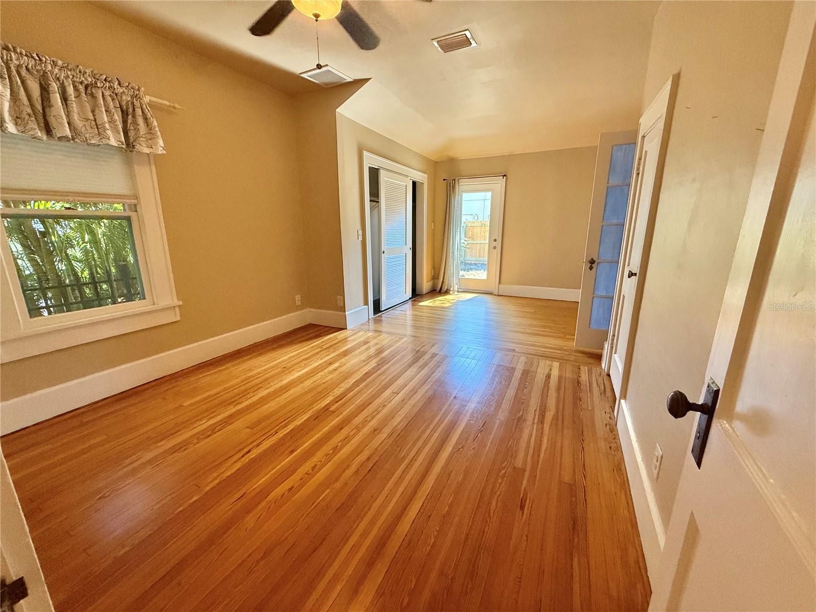 526 11TH AVE NE, ST PETERSBURG, FL, 33701