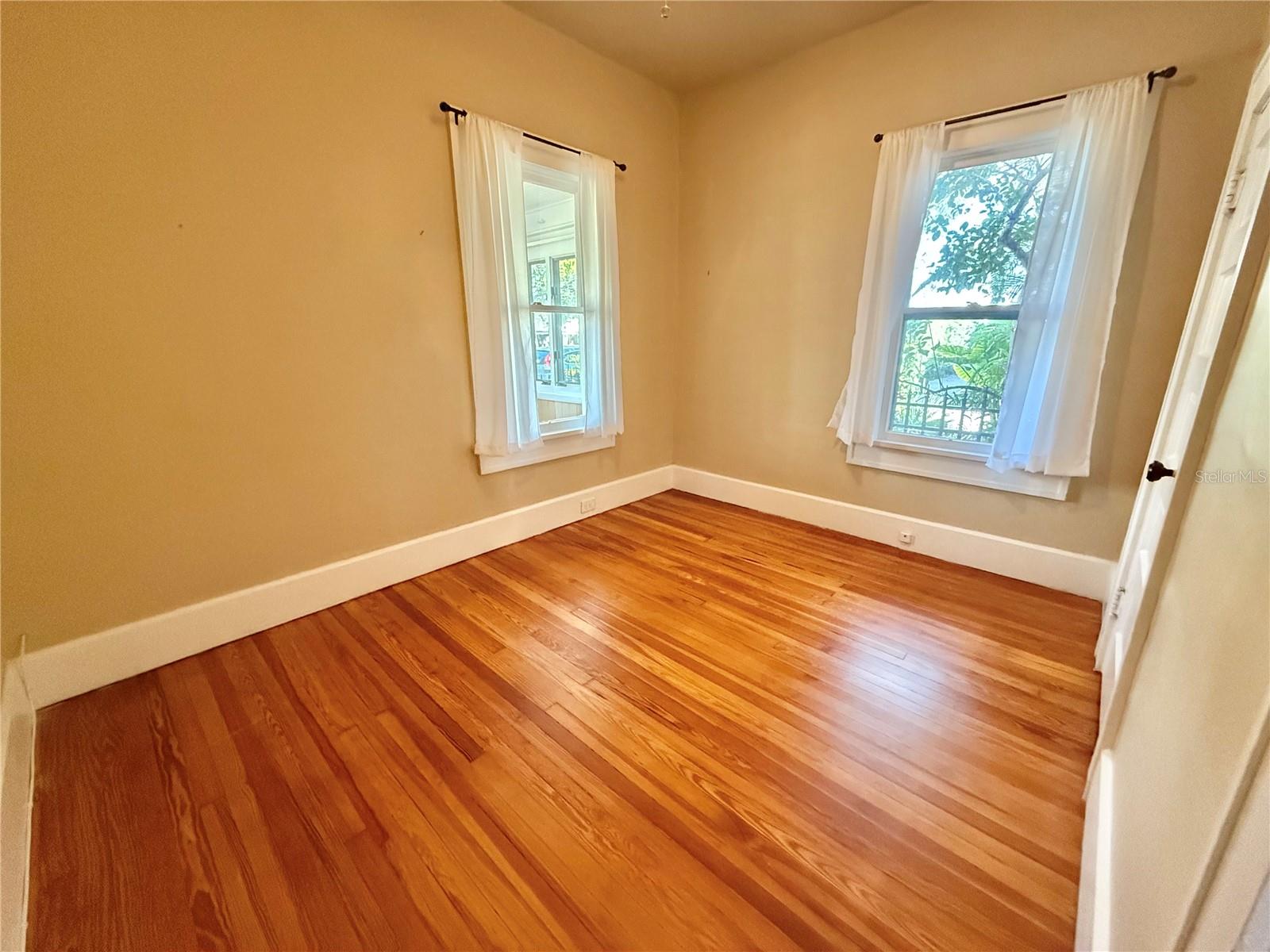 526 11TH AVE NE, ST PETERSBURG, FL, 33701