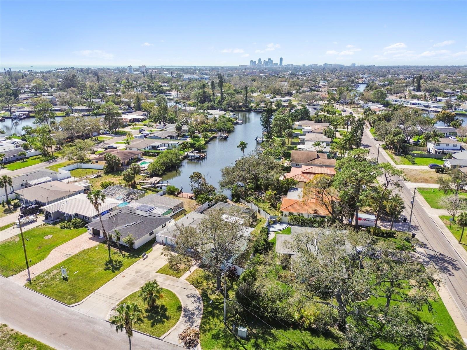 5050 VENETIAN BLVD NE, ST PETERSBURG, FL, 33703