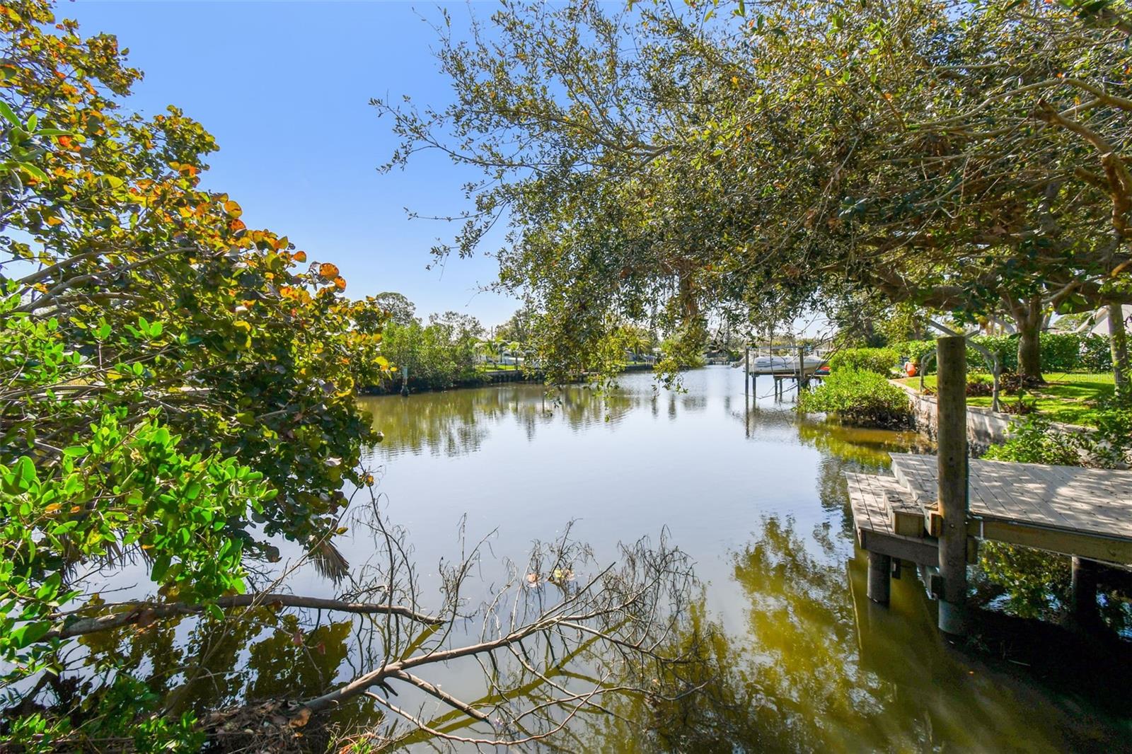 5050 VENETIAN BLVD NE, ST PETERSBURG, FL, 33703