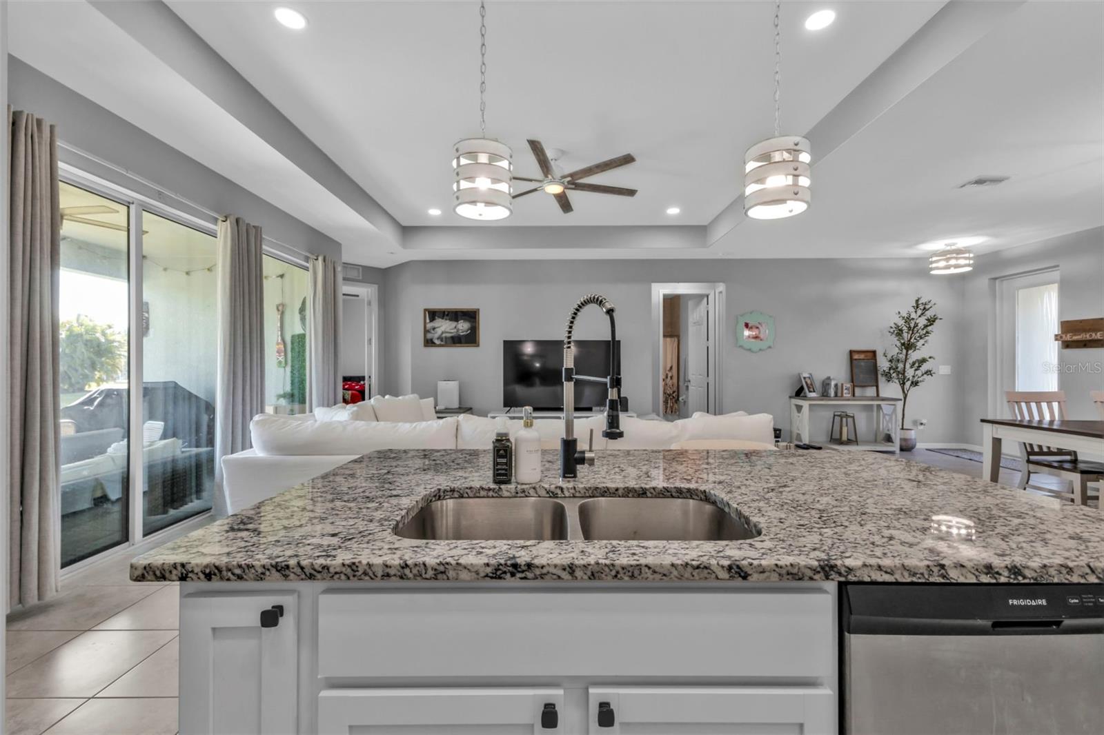 206 SANTAREM CIR, PUNTA GORDA, FL, 33983