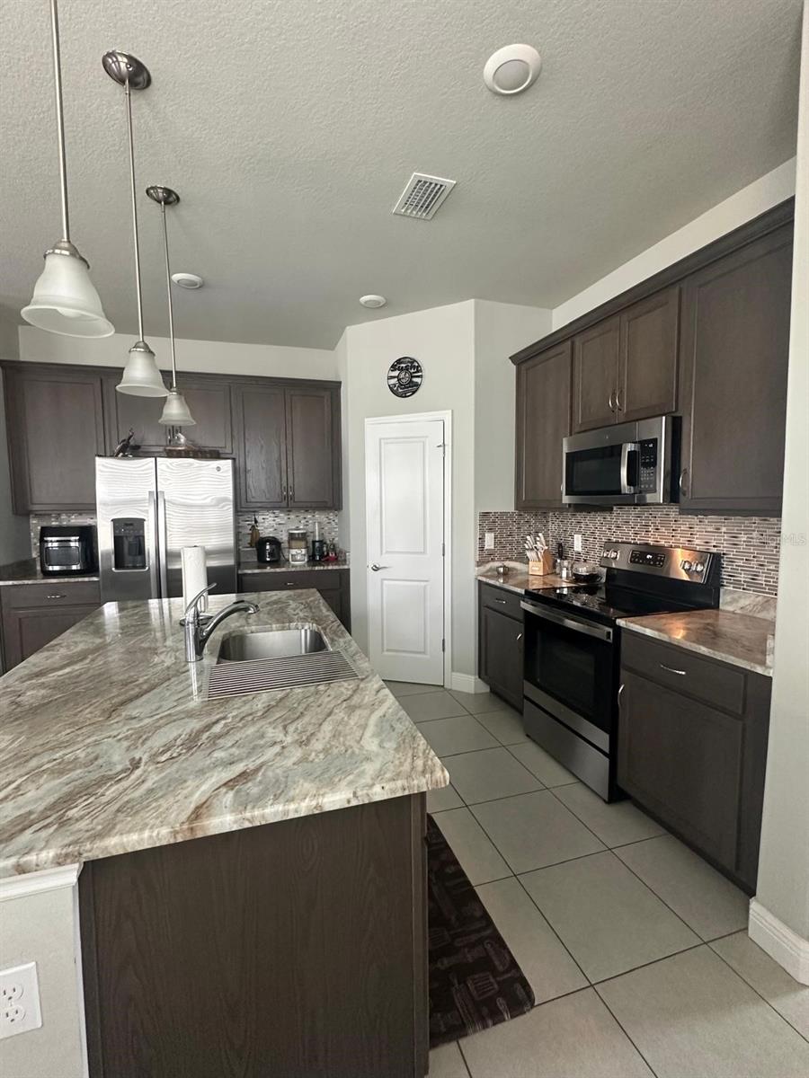 1556 N RIVER CIR, TARPON SPRINGS, FL, 34689