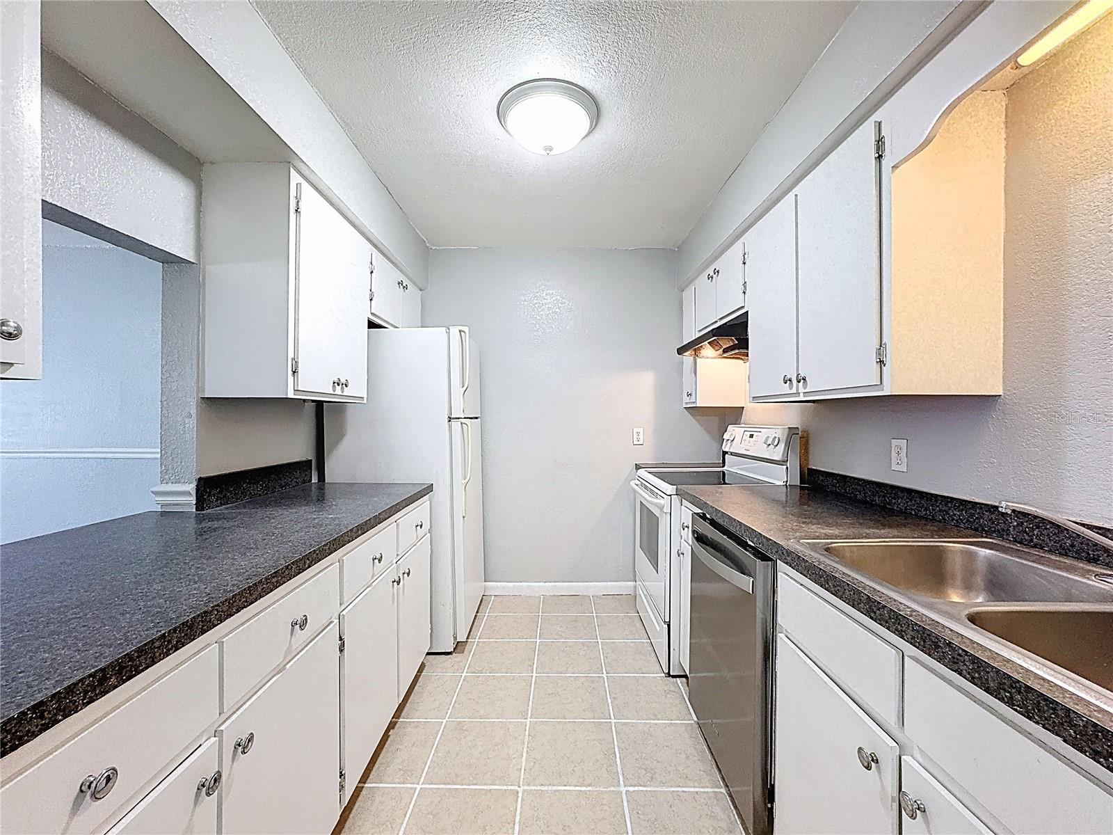 5509 FOUNTAIN LAKE CIR #C204, BRADENTON, FL, 34207