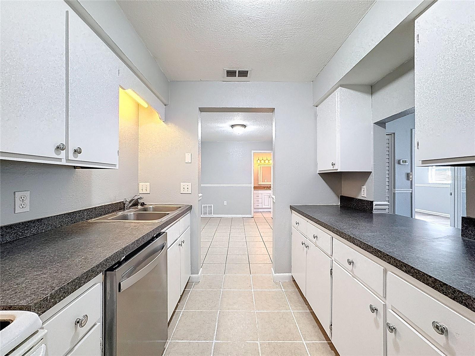 5509 FOUNTAIN LAKE CIR #C204, BRADENTON, FL, 34207