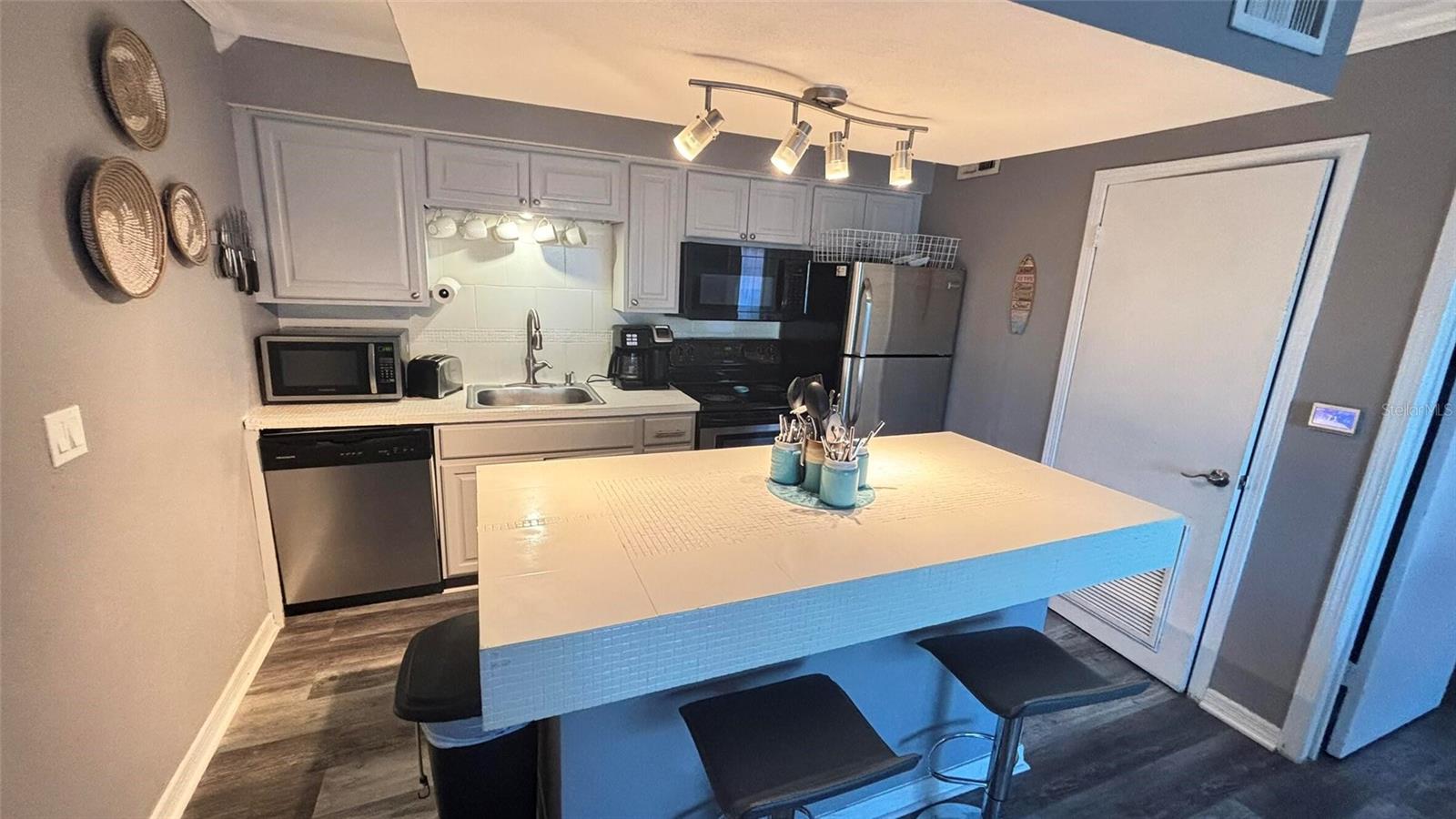 10200 GANDY BLVD N #405, ST PETERSBURG, FL, 33702