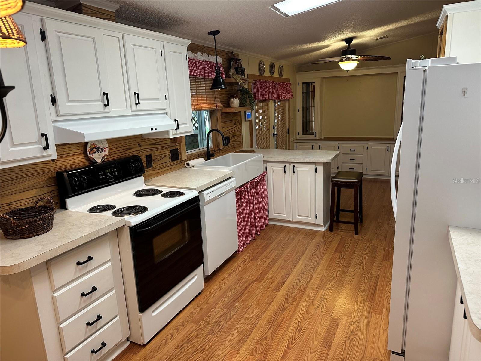 313 WESTWOOD DR, LEESBURG, FL, 34748