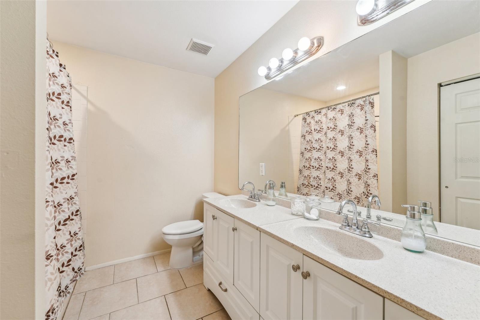 7224 E BANK DR #206, TAMPA, FL, 33617